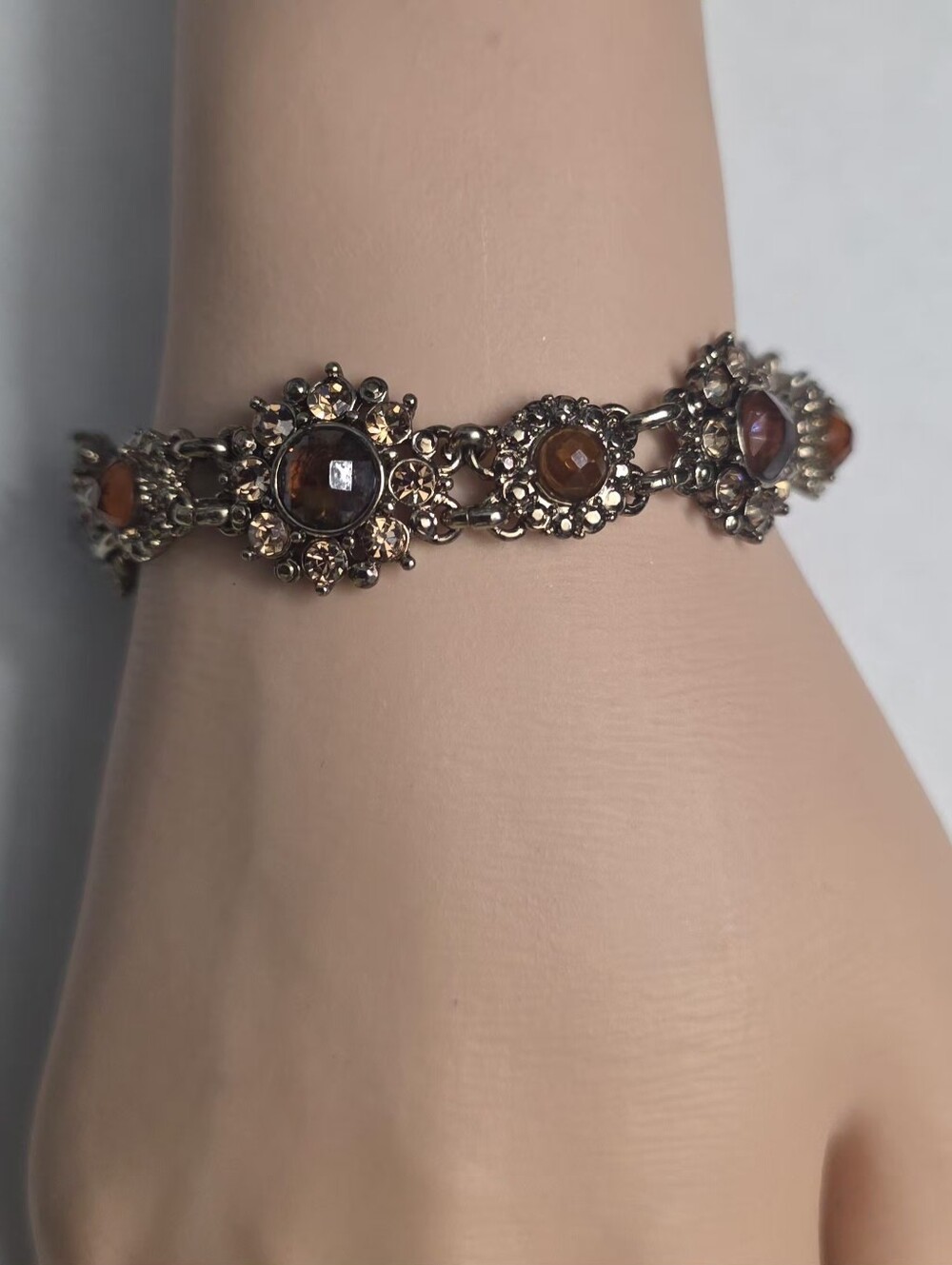 Vintage-Style Brown Stone Floral Link Bracelet